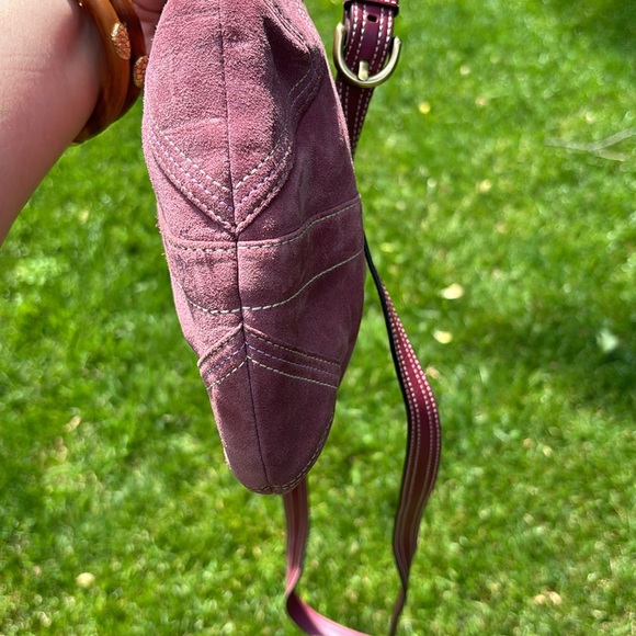 Coach | Vintage Rose & aubergine soft suede and leather Hamptons Pouch Crossbody - Picture 5 of 9